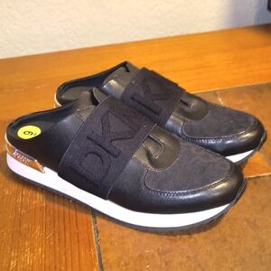 NEW $119 DKNY Size 9M Black/Silver Slip-on MARZI Monogram Sneakers